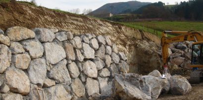 4 Reasons Why Your Retaining Wall is Cracked or Leaning